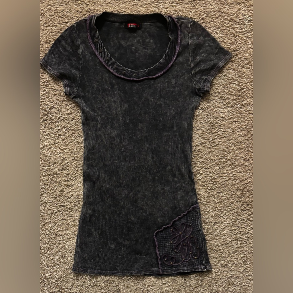 Party Brand Woman’s Med. Gray Acid Wash Purple Accents Edgy Style Long T-Shirt